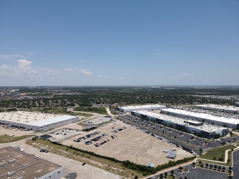 201 W Howard Ln, Austin, TX à louer - Aérien – Image 1 sur 5