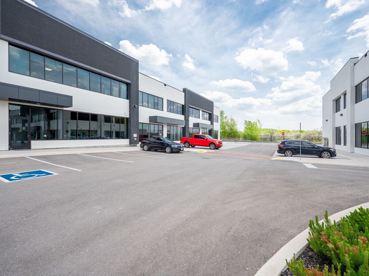 465 Harry Walker Pky S, Newmarket, ON L3Y 0G9 - Lot B7 - - Photo intérieure - Image 1 of 6
