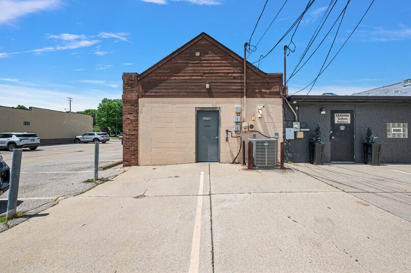 22108 Harper Ave, Saint Clair Shores, MI à louer - Photo de l’immeuble – Image 2 sur 7
