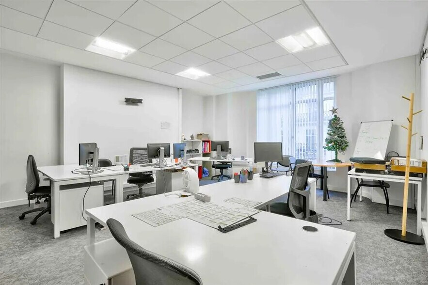 Bureau dans Paris à louer - Photo de l’immeuble – Image 2 sur 9