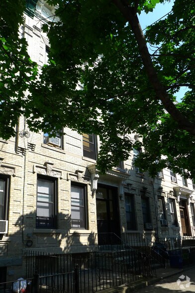 19-23 Linden St, Flushing, NY à vendre - Photo principale – Image 1 sur 4