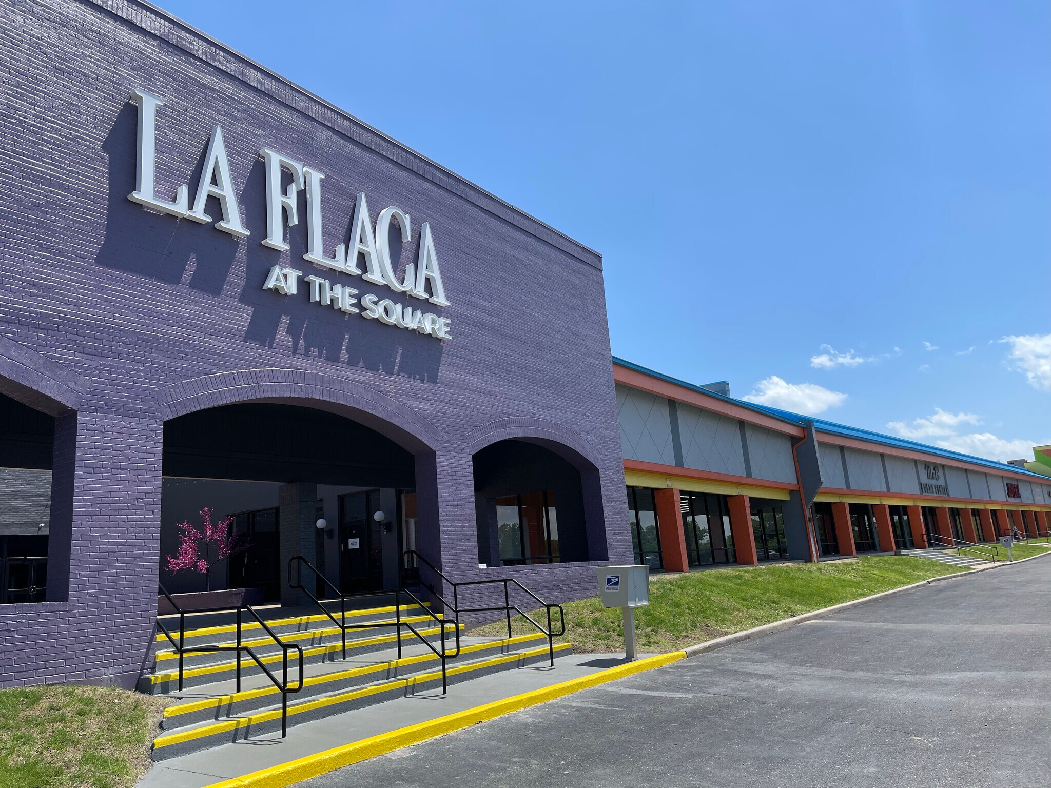 3643-3749 Commercial Dr, Indianapolis, IN à louer Photo de l’immeuble– Image 1 sur 25