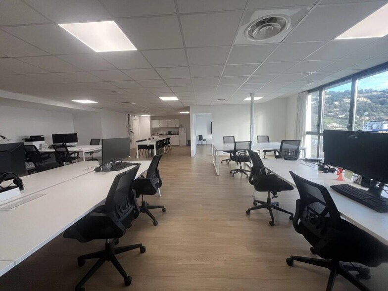 Bureau dans Nice à louer - Photo de l’immeuble – Image 2 sur 7