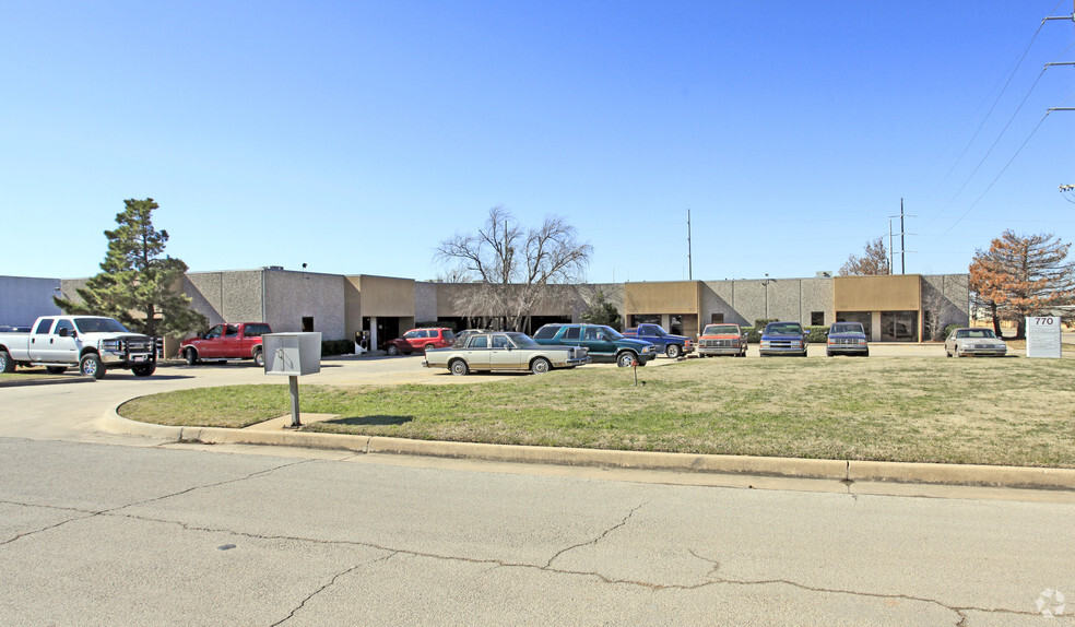770 W Rock Creek Rd, Norman, OK à louer - Photo principale – Image 1 sur 18