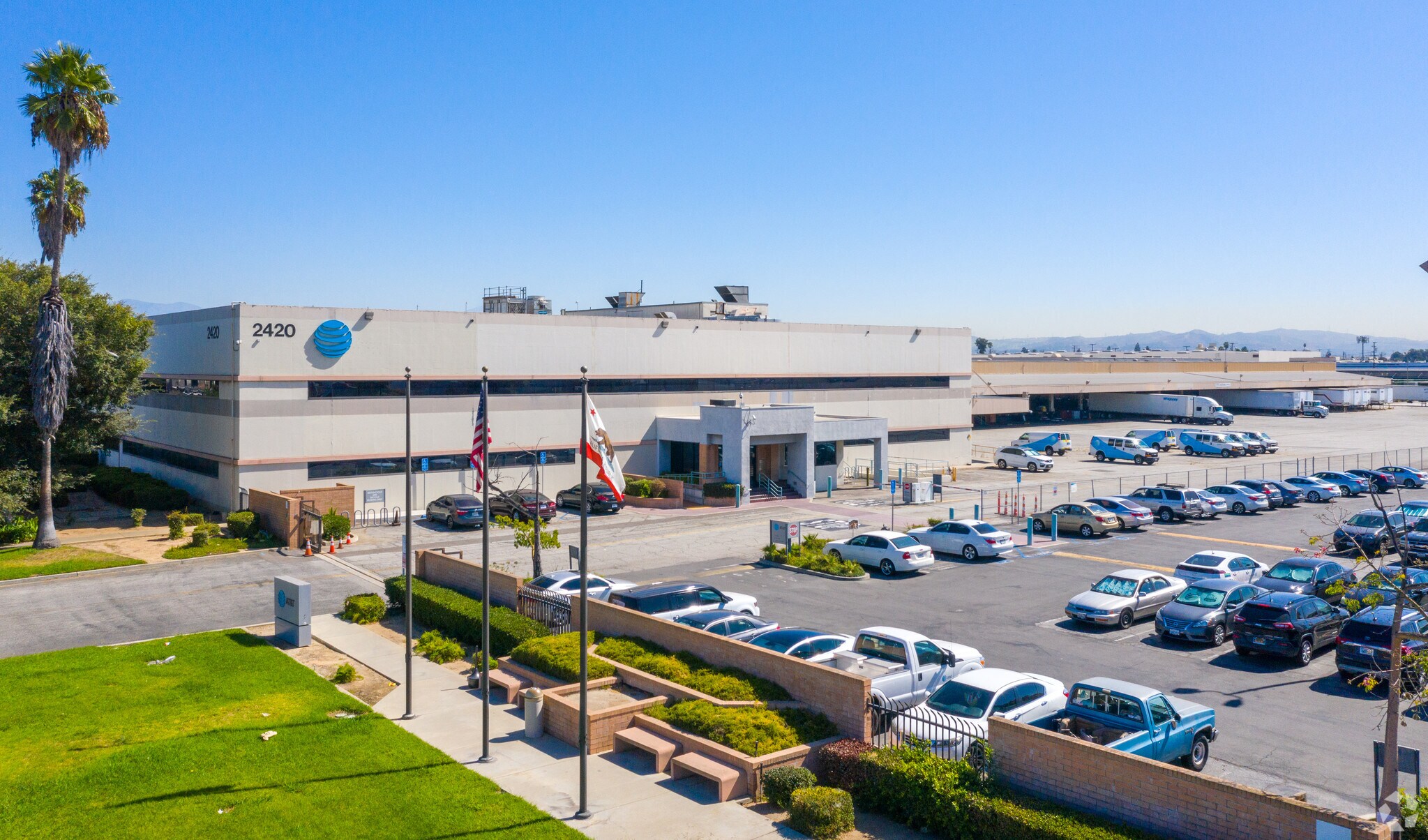 2420 Yates Ave, Commerce, CA à louer Photo principale– Image 1 sur 6