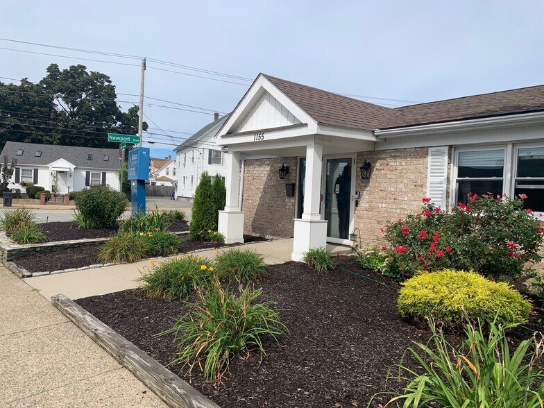 1155 Newport Ave, Pawtucket, RI à vendre - Photo de l’immeuble – Image 2 sur 18