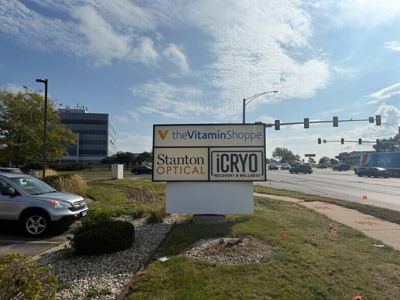 5946 E State St, Rockford, IL à vendre - Photo de l’immeuble – Image 3 sur 5