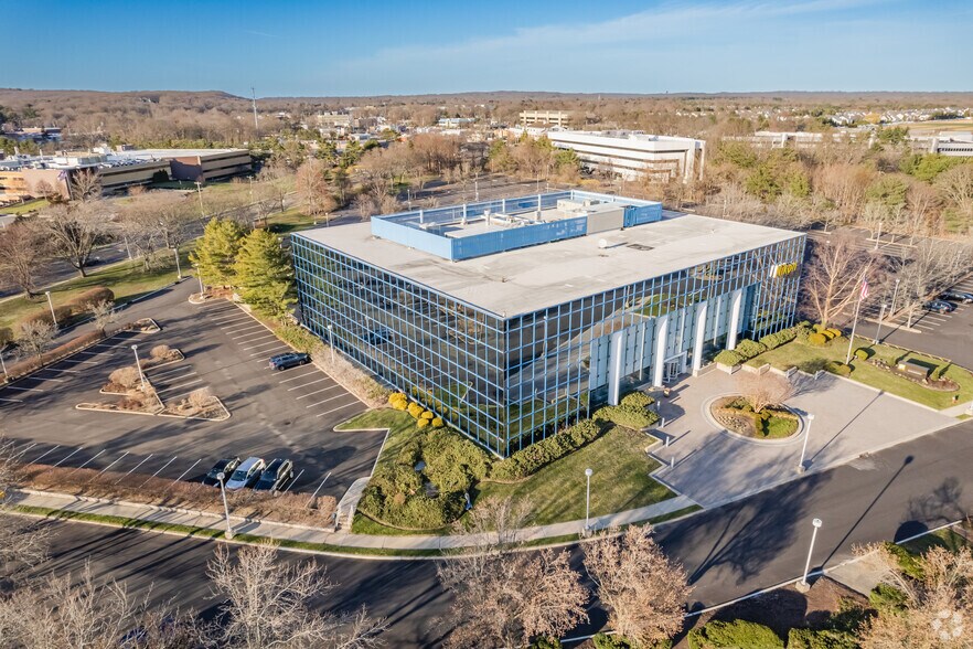 1300 Walt Whitman Rd, Melville, NY à louer - Aérien – Image 2 sur 21