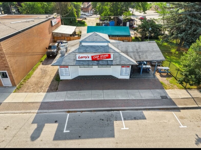 230 Main St W, West Nipissing, ON à vendre - Photo principale – Image 1 sur 33