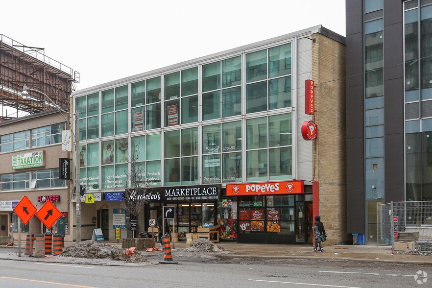 181 Eglinton Ave E, Toronto, ON à louer - Photo principale – Image 1 sur 4