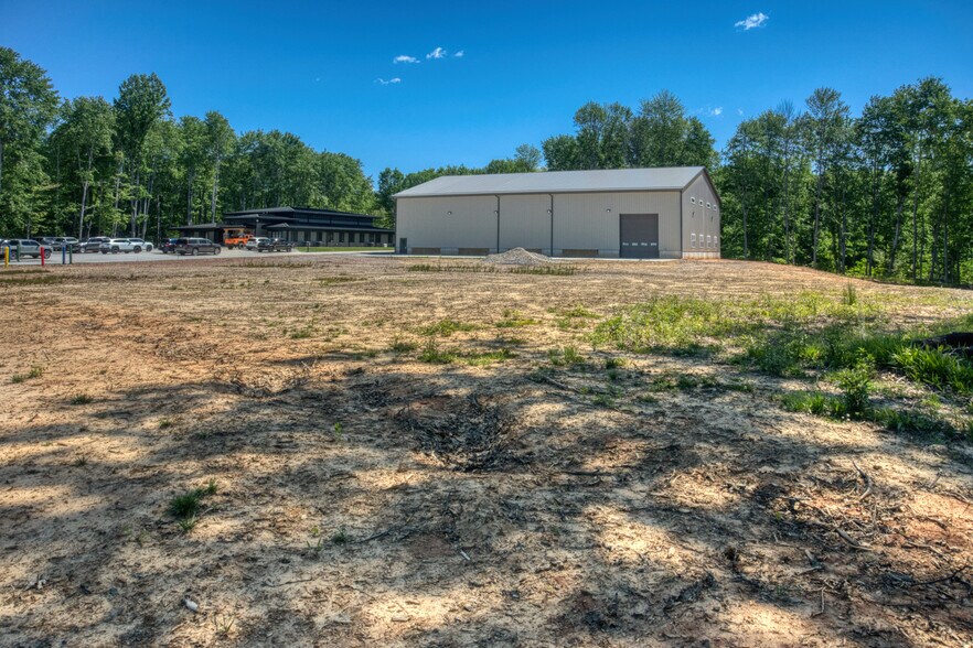 192 Thunder Rd, Williamstown, WV à louer - Photo de l’immeuble – Image 3 sur 10
