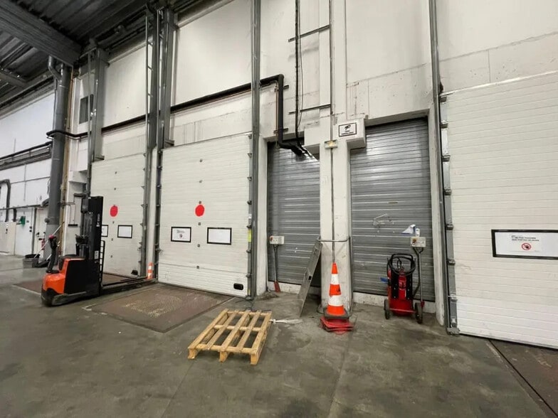 Bureau dans Ivry-sur-Seine à louer - Photo de l’immeuble – Image 2 sur 14