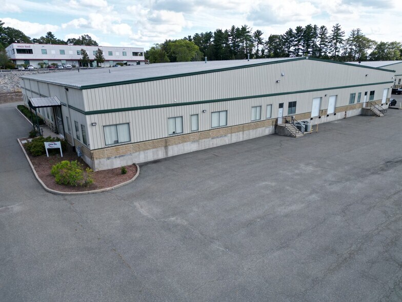 47 October Hill Rd, Holliston, MA à vendre - Photo de l’immeuble – Image 3 sur 7