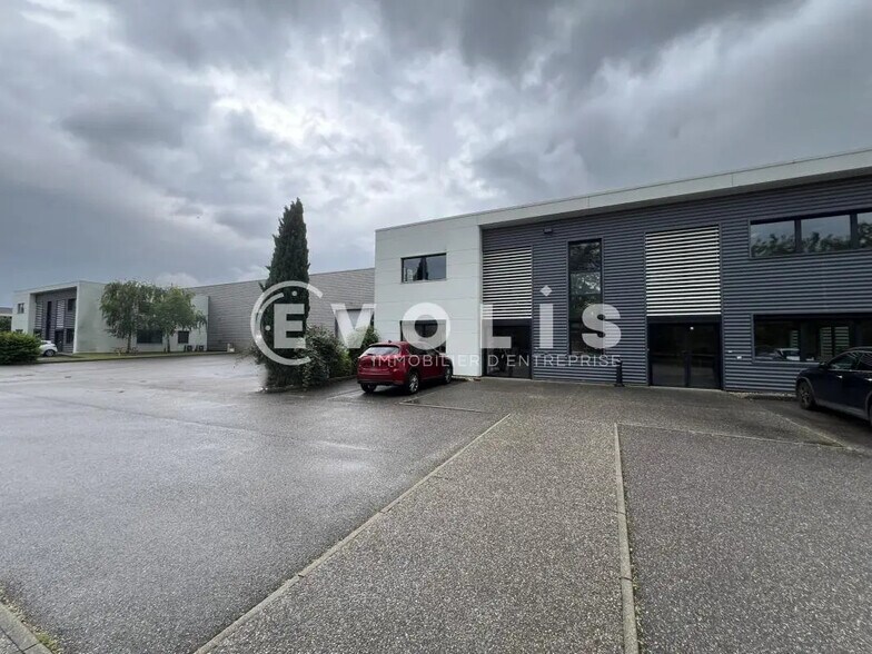 Local d’activités dans Saint-Priest à louer - Photo de l’immeuble – Image 2 sur 20