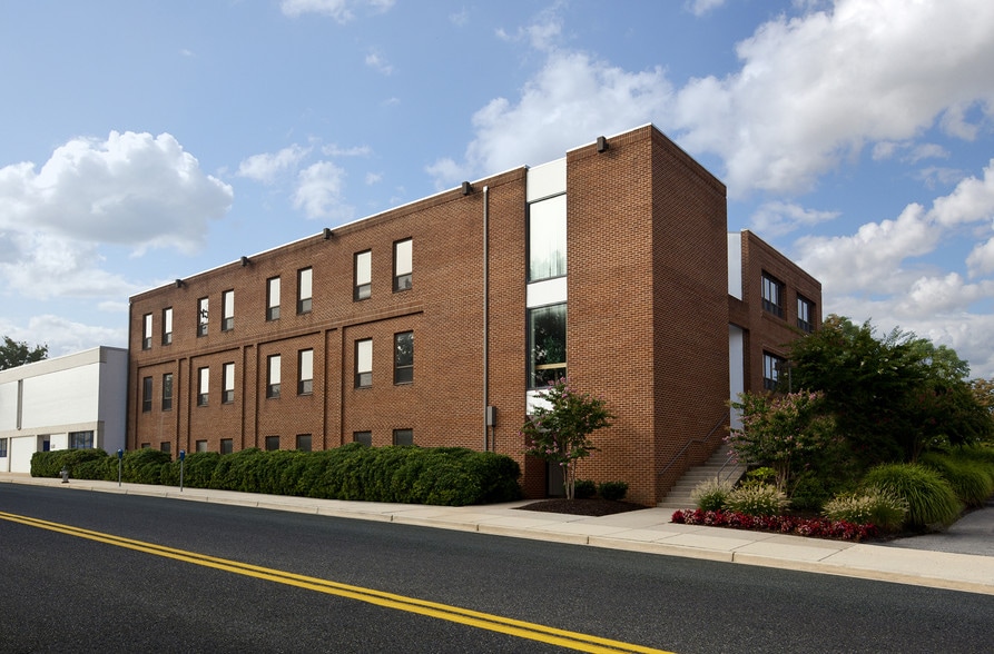 12276 Wilkins Ave, Rockville, MD à louer - Photo principale – Image 1 sur 12