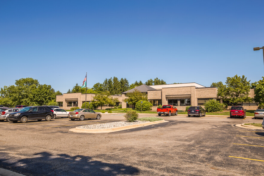 4440 Hagadorn Rd, Okemos, MI à louer - Photo de l’immeuble – Image 1 sur 4