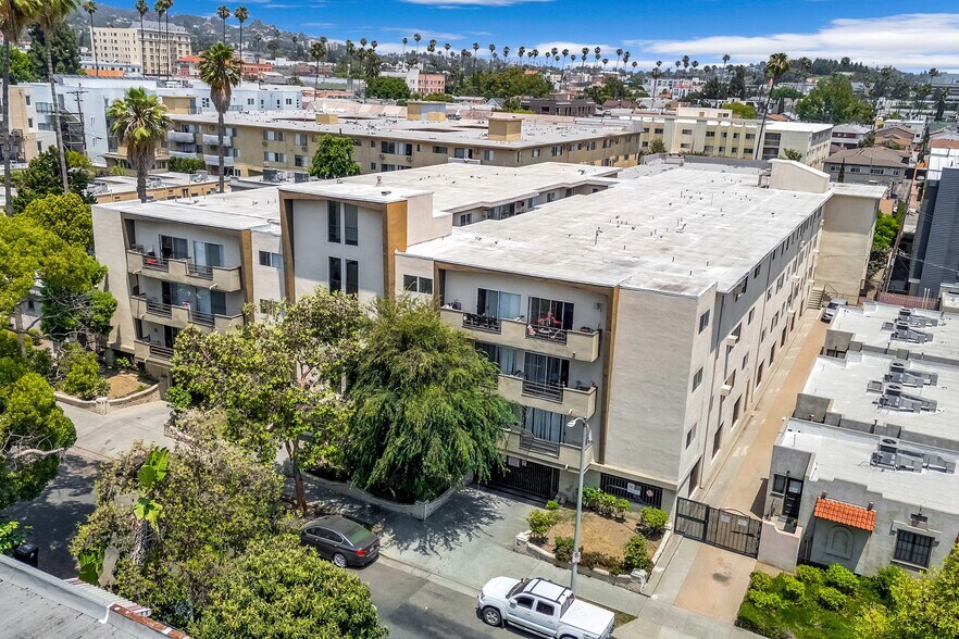 1536 N Serrano Ave, Los Angeles, CA à vendre - Photo de l’immeuble – Image 2 sur 10