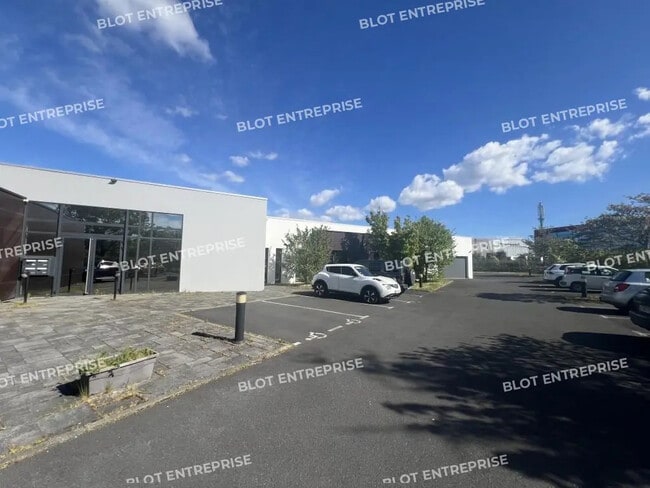 Plus de détails pour 26 Rue Des Mortrais, Couëron - Bureau à vendre