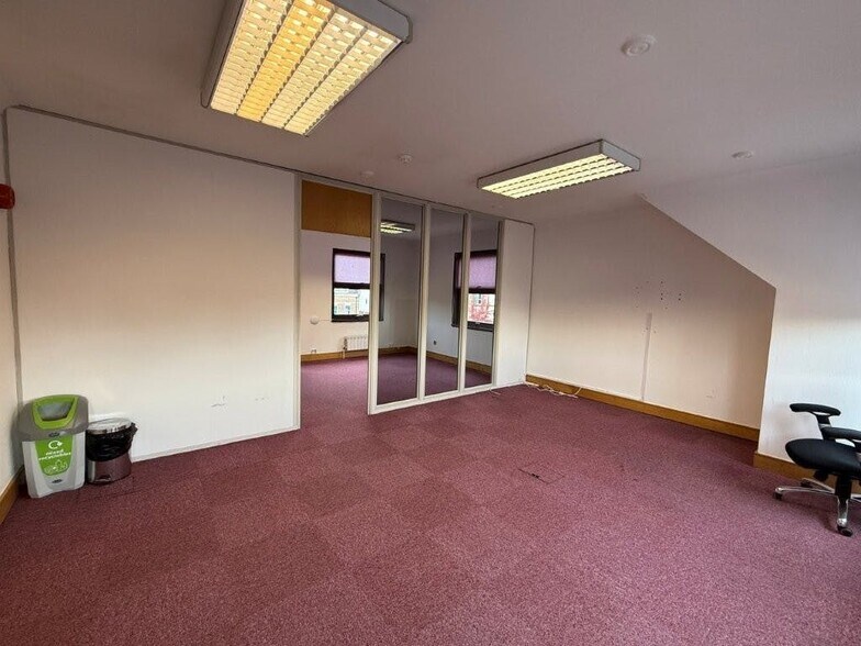 11 Churchfield Rd, Walton On Thames à louer - Photo de l’immeuble – Image 2 sur 4