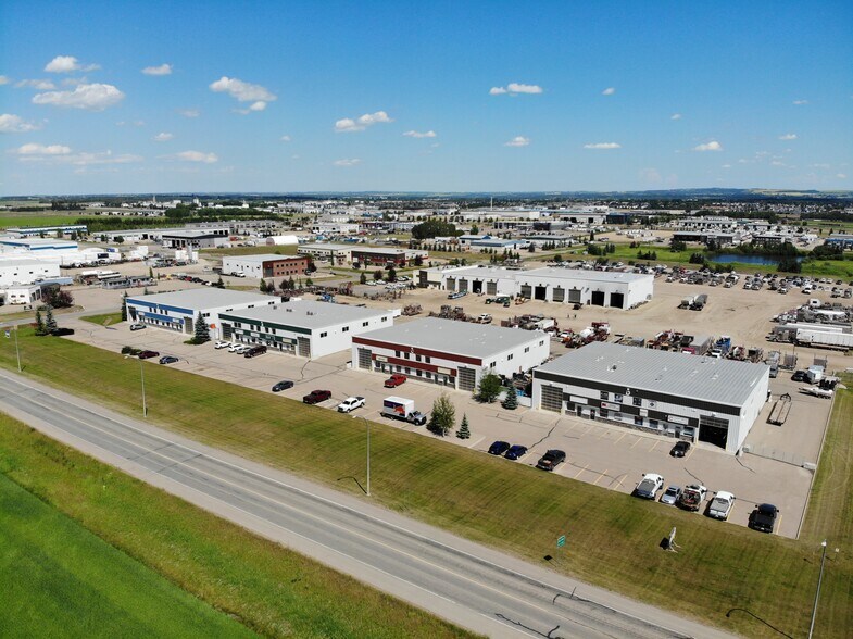 37 Burnt Basin St, Red Deer County, AB à louer - Photo de l’immeuble – Image 1 sur 7