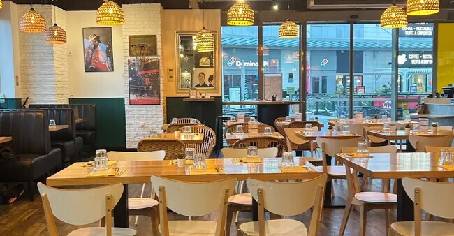 Plus de détails pour 90 Avenue Henri Barbusse, Les Clayes-sous-Bois - Local commercial à louer