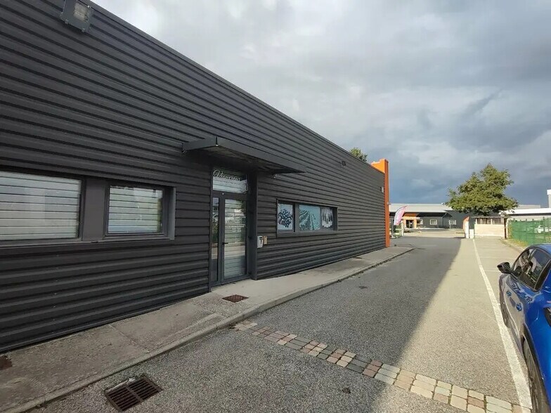 Local commercial dans Bourgoin-Jallieu à louer - Photo de l’immeuble – Image 2 sur 5