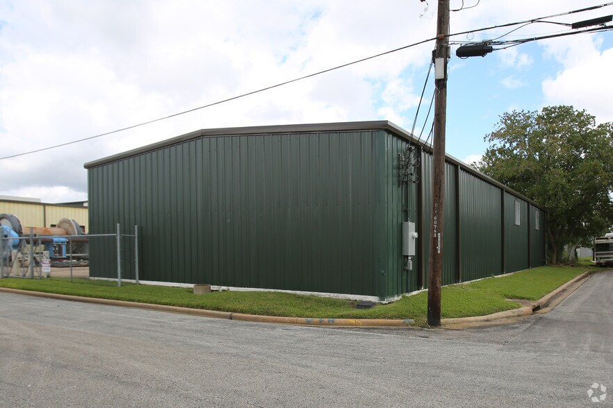 5737 Heffernan St, Houston, TX à louer - Photo de l’immeuble – Image 2 sur 2