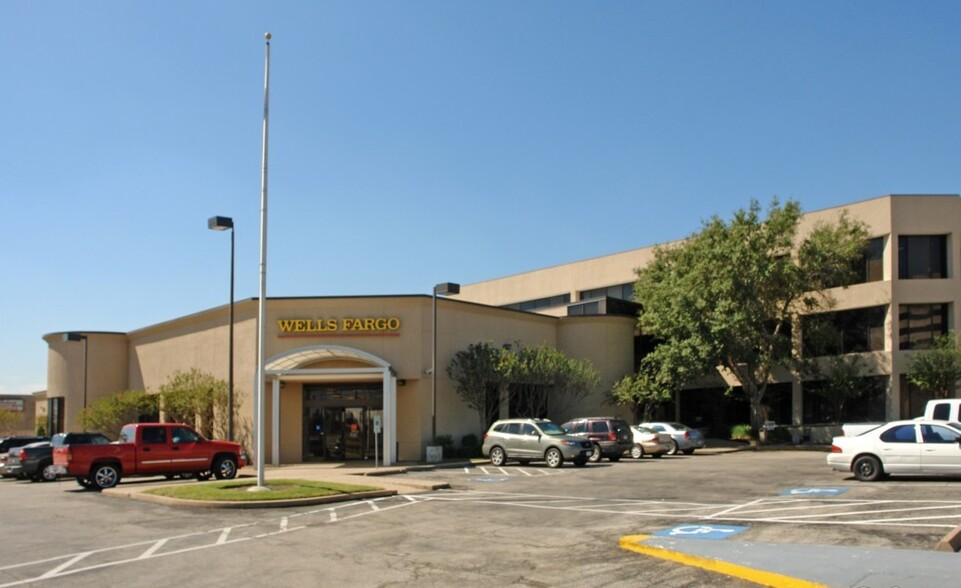 1035 Dairy Ashford Rd, Houston, TX à louer - Photo de l’immeuble – Image 1 sur 15