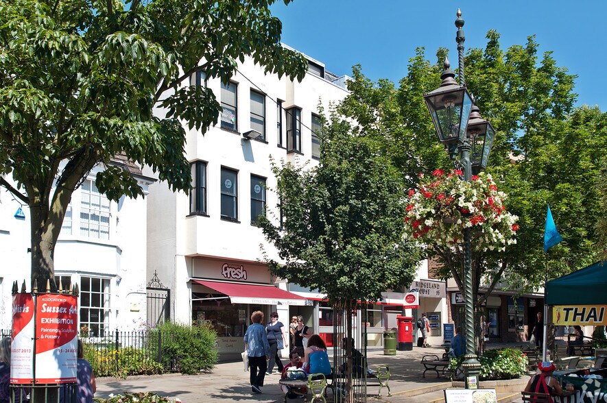 Carfax, Horsham à louer - Photo de l’immeuble – Image 2 sur 3