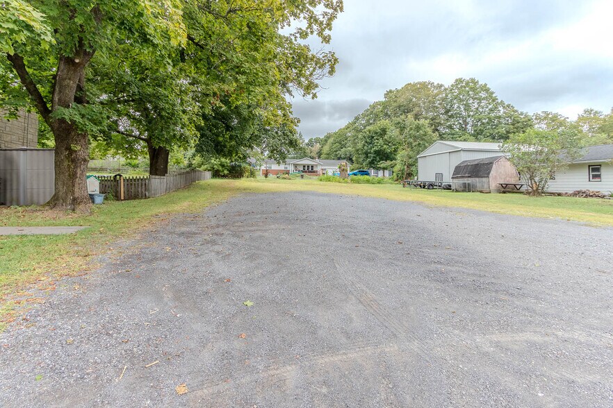 2090 Halfmoon Valley Rd, Port Matilda, PA à vendre - Photo de l’immeuble – Image 2 sur 15