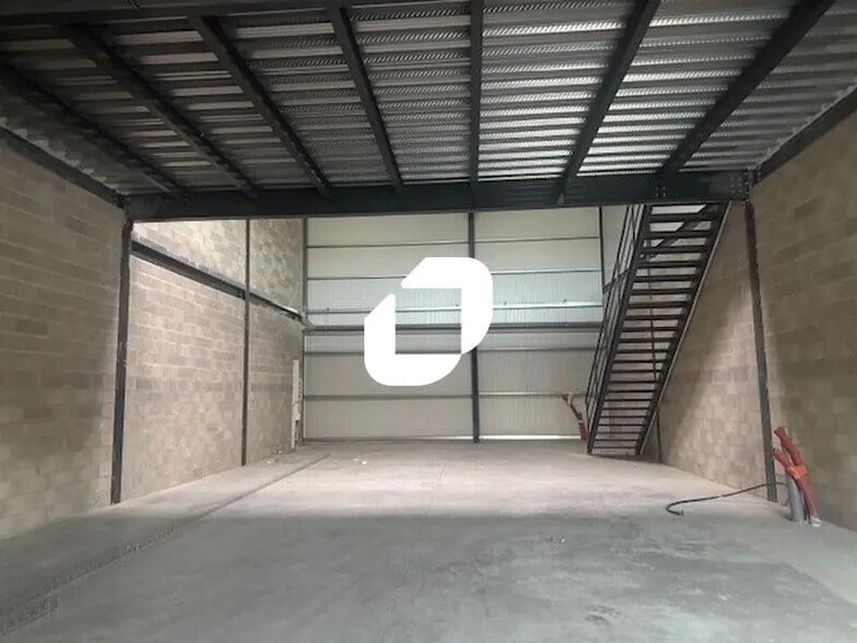 Local d'activités dans Ennery à vendre - Photo de l’immeuble – Image 2 sur 21