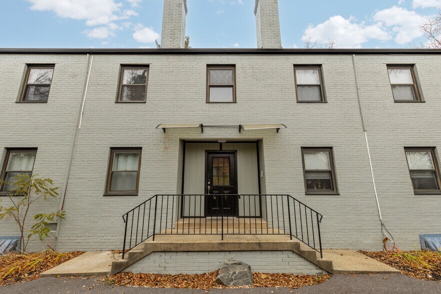 7404 Columbia Ave, College Park, MD à vendre - Photo de l’immeuble – Image 3 sur 8