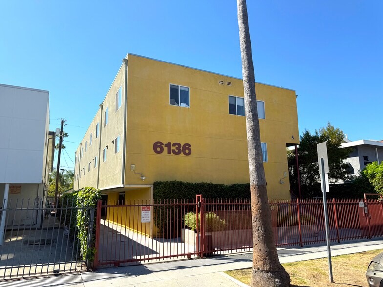 6136 Eleanor Ave, Los Angeles, CA à vendre - Photo de l’immeuble – Image 1 sur 11