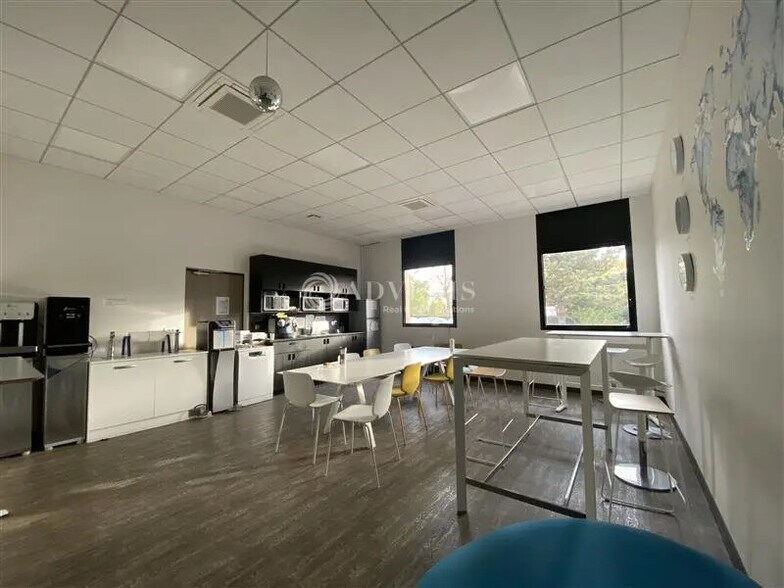 Local d’activités dans Gennevilliers à louer - Photo de l’immeuble – Image 2 sur 10