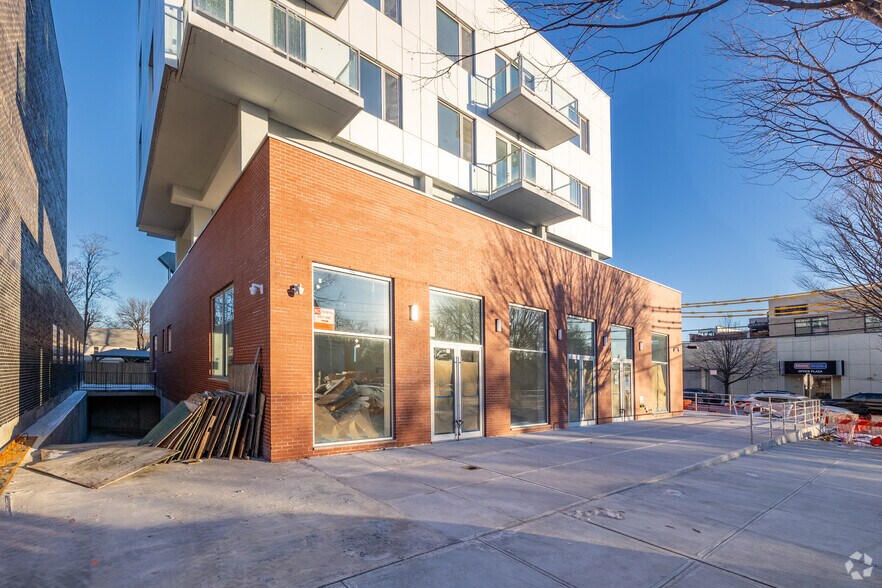 150-23 Barclay Ave, Flushing, NY à louer - Photo de l’immeuble – Image 2 sur 14