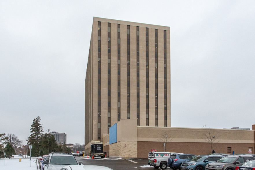 2323 Riverside Dr, Ottawa, ON à louer - Photo de l’immeuble – Image 3 sur 3
