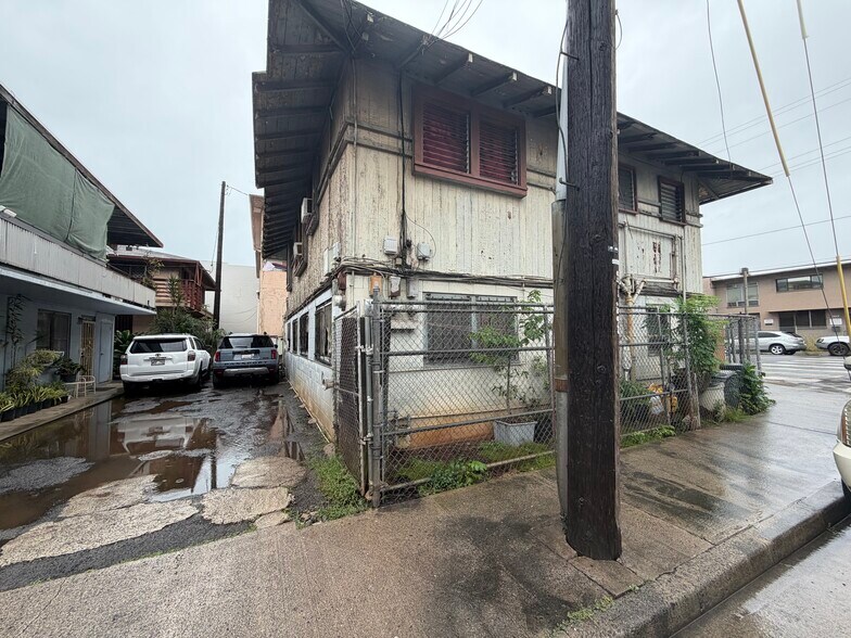 1649 Democrat St, Honolulu, HI à vendre - Photo de l’immeuble – Image 3 sur 3
