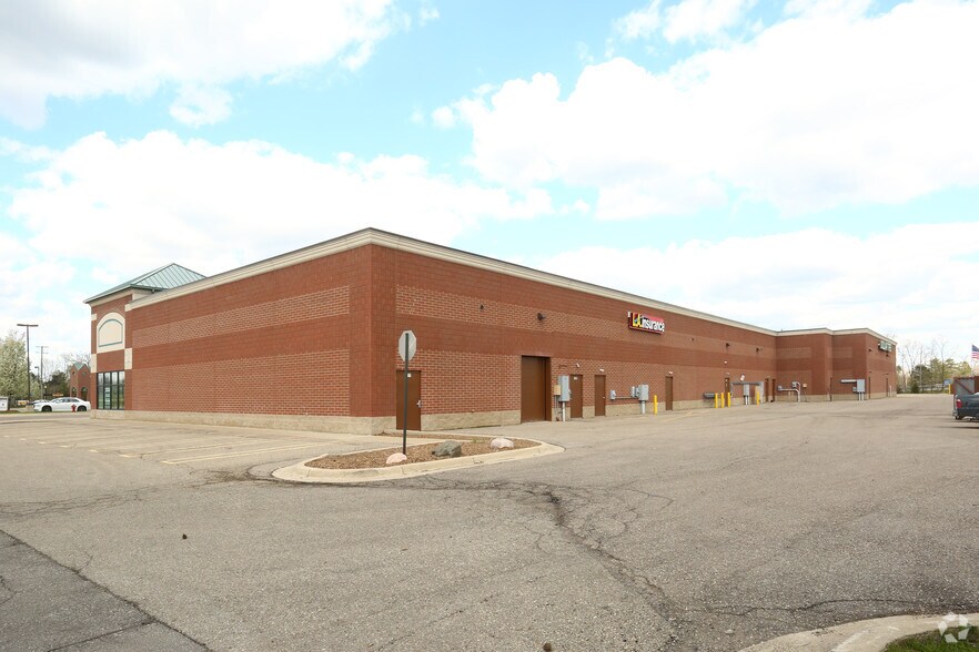 1400 Lawson Dr, Howell, MI à louer - Photo de l’immeuble – Image 2 sur 5
