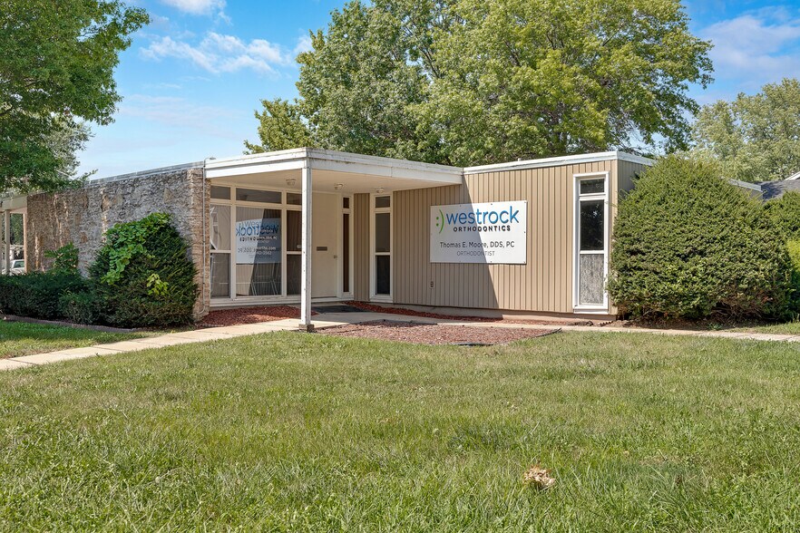 405 Cedar St, Pleasant Hill, MO à vendre - Photo de l’immeuble – Image 1 sur 33