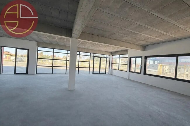 Plus de détails pour Local commercial à louer