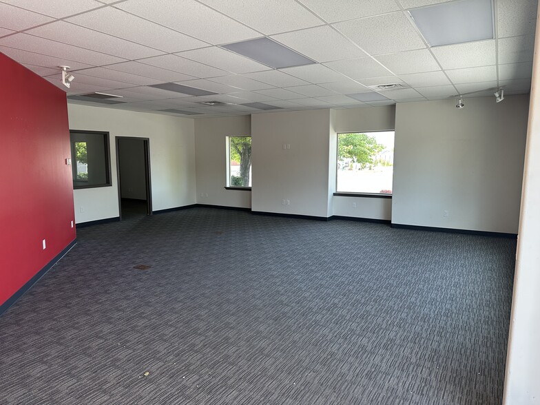 8601 W Clearwater Ave, Kennewick, WA à louer - Photo intérieure – Image 3 sur 5