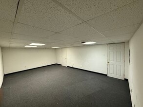 2568-2570 Hempstead Tpke, East Meadow, NY à louer Photo de l’immeuble– Image 2 sur 3