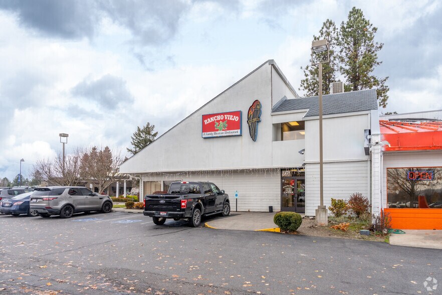 8882 N Government Way, Hayden, ID à louer - Photo de l’immeuble – Image 3 sur 20