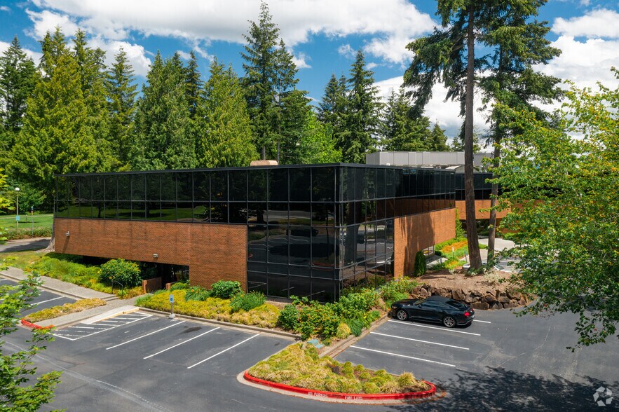 3350 161st Ave SE, Bellevue, WA à vendre - Photo principale – Image 1 sur 9