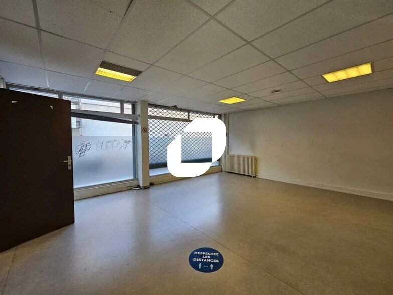 Local commercial dans Paris à louer - Photo de l’immeuble – Image 3 sur 14