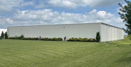 1600 Williams Dr, Stoughton, WI à louer Photo de l’immeuble– Image 1 sur 4