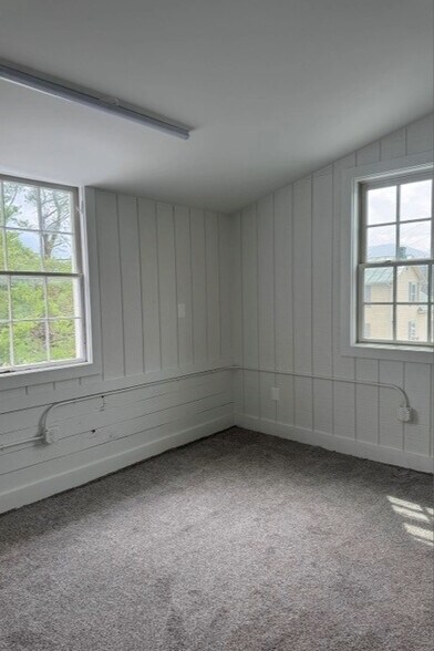 3 River Ln, Sperryville, VA à louer - Photo de l’immeuble – Image 3 sur 4