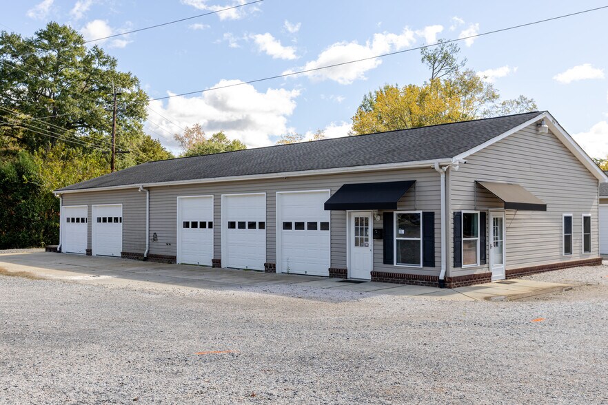 201 Spratt St, Fort Mill, SC à louer - Photo de l’immeuble – Image 1 sur 18