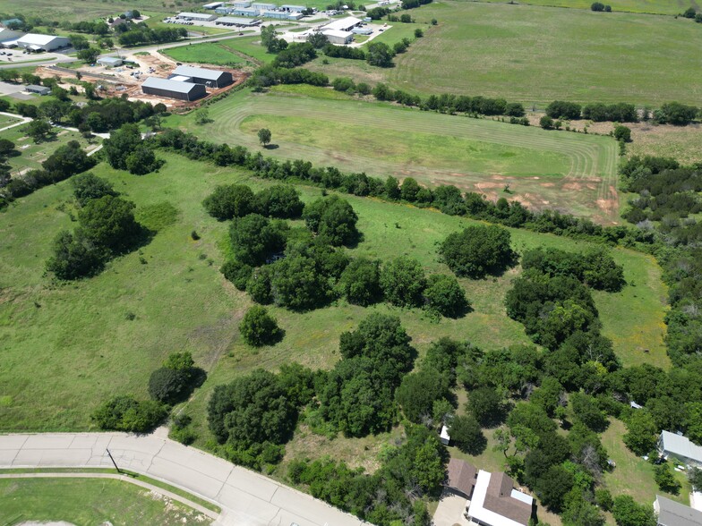 511 E Moore St, Granbury, TX à vendre - Photo de l’immeuble – Image 3 sur 14
