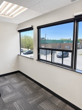640-650 King St E, Oshawa, ON à louer Photo intérieure– Image 2 sur 32
